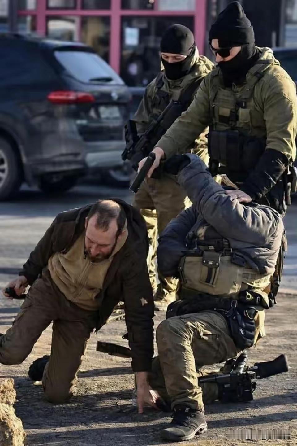 绝不禁枪，但也绝不反抗现在美国lCE执法应该已是暴政了，但美国人也就是上上街，