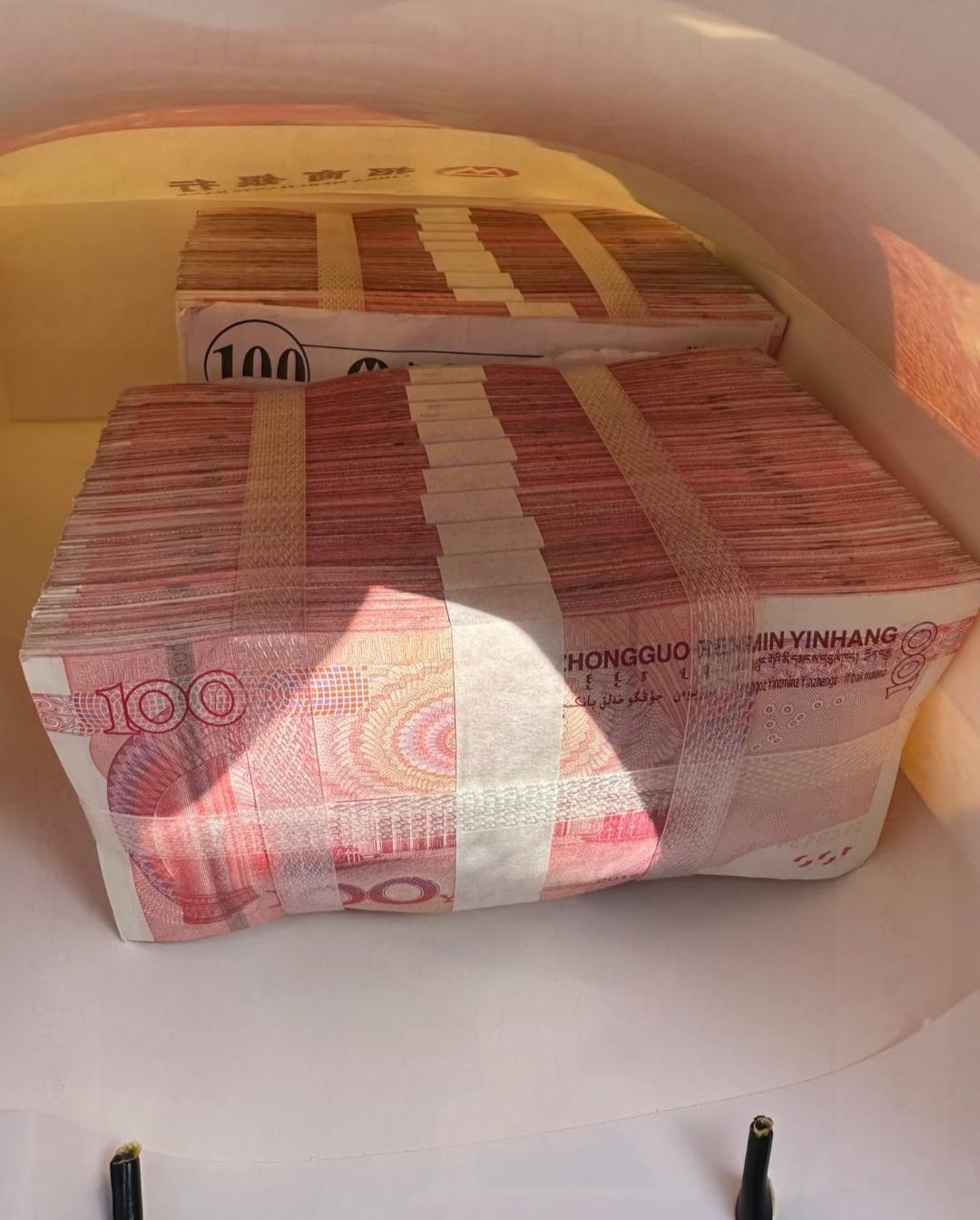 大家发现没？一个普通的打工族，只要你有超过20万存款你整个人都气质都跟其他