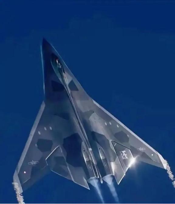 歼50，其实是可能是比歼-36更逆天的存在，因为在歼50的身上，物理学似乎不存在