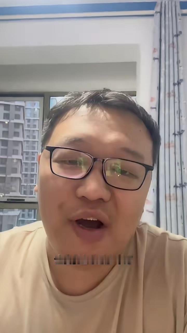 吾悦广场的老板这两天要被逼疯了，就因为几万块钱的破设备不让人家搬走，惹了一身骚。