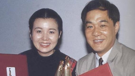 与赵军离婚后, 带着儿子嫁给大13岁杜志国, 如今的郑卫莉幸福吗