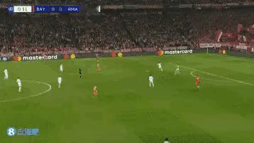 欧冠开场35秒超级失误！诺伊尔亲手送礼，足坛名场面太离谱在今天进行的拜仁和皇