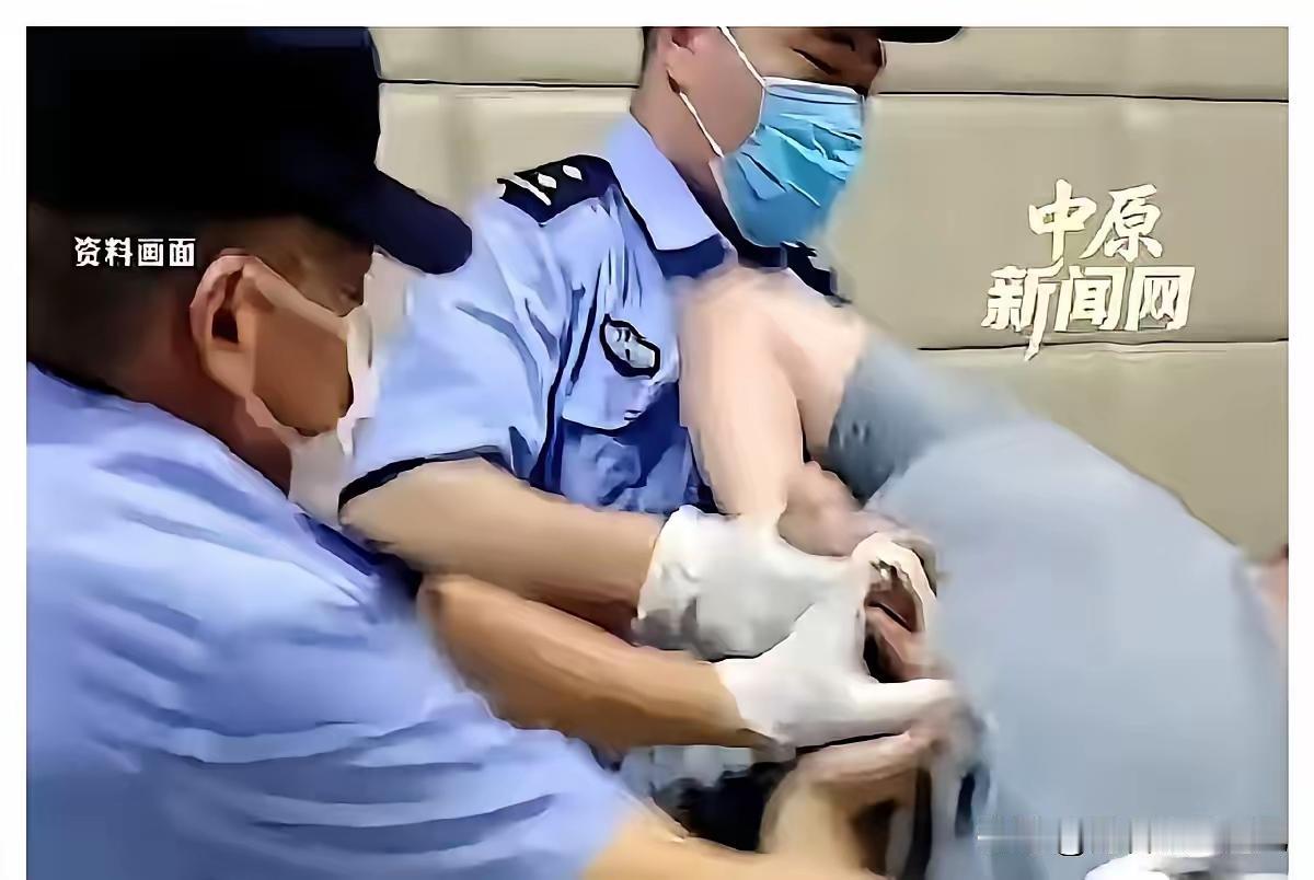 中国国安机关实行“彻底清场”行动，对涉嫌刺探中国军事机密和军事科研成果的十几位有