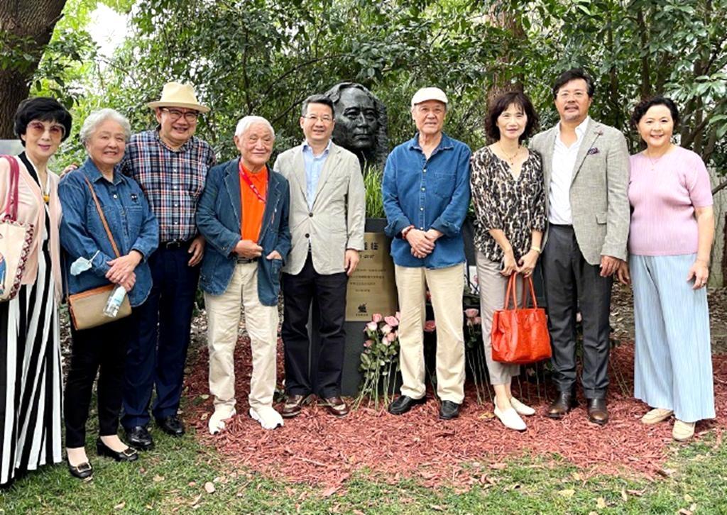 曹可凡与一众老艺术家同框：我认出了牛犇、达式常、向梅、佟瑞欣、陈鸿梅、吴海燕与洪