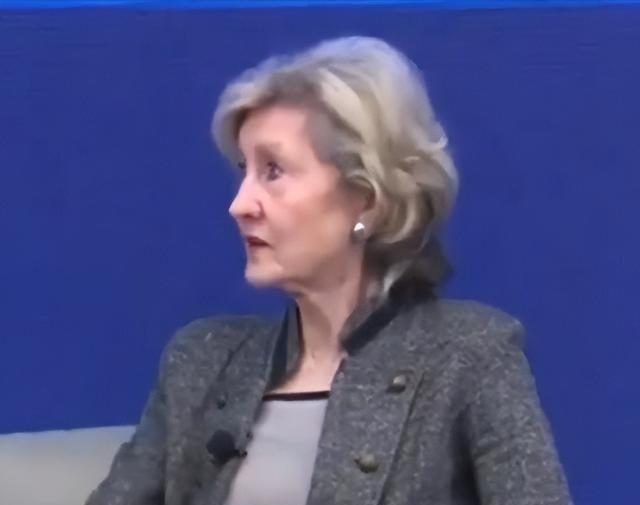 对付中国，不是去和它打仗！美国驻北约前大使曾说：中国有庞大的陆军、海军和空军，以