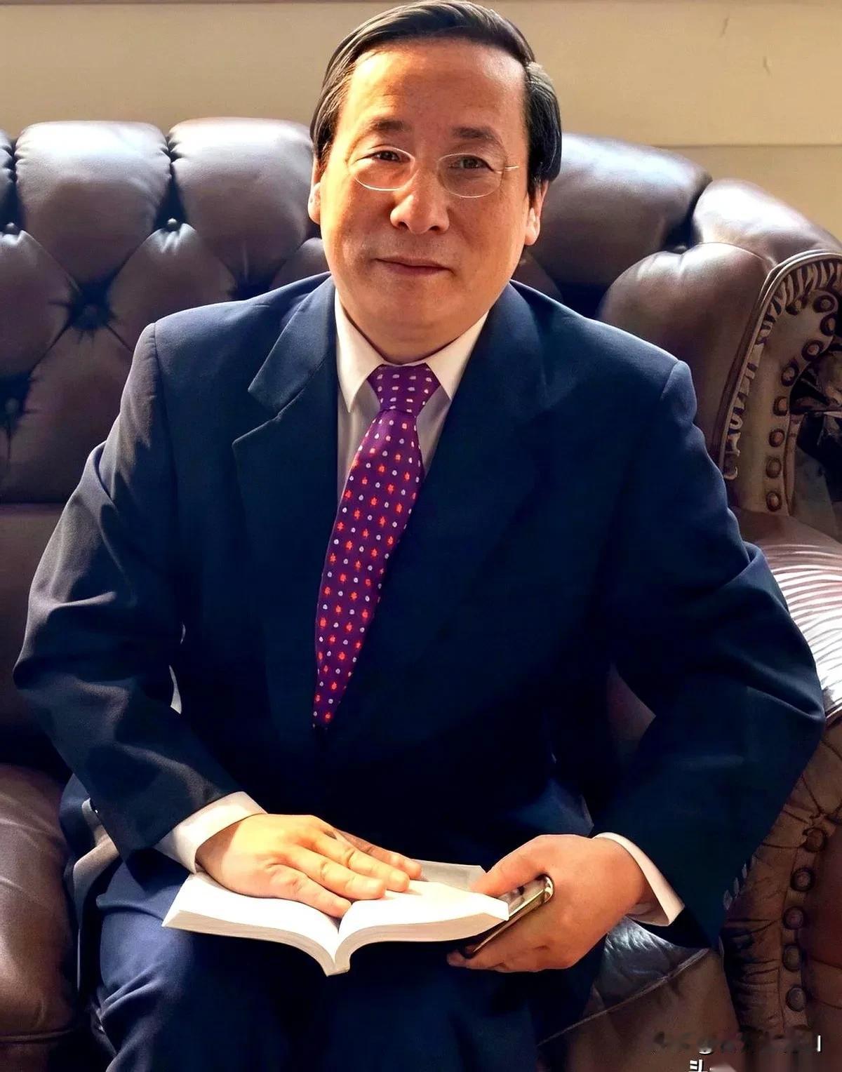 高志凯刚把甲午海战的旧账翻了出来，一句话捅破了窗户纸。他说那场仗输得那么惨，根本