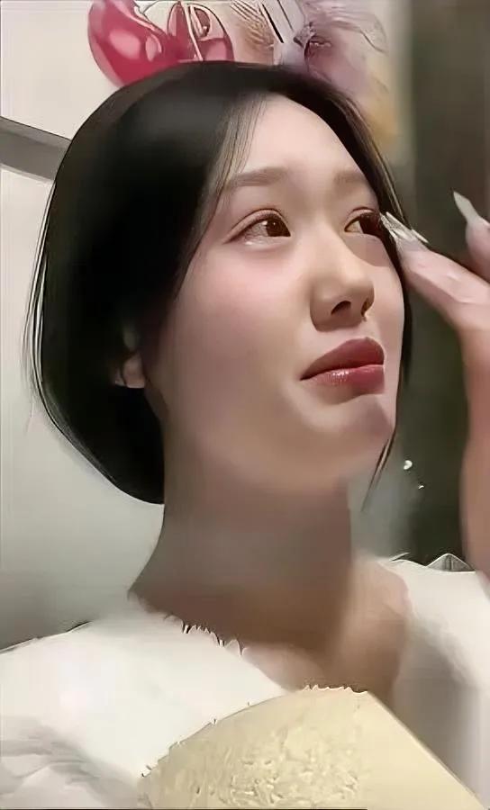 真的看哭了太可惜了啊江苏那个蹲路灯下哭到发抖的姑娘，我刷到她视频的时候，