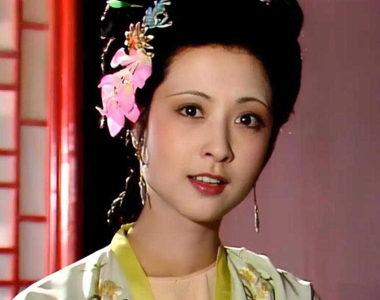 就因太媚，她被导演当场拒演丫鬟，谁知一扭头，竟成了红楼梦里的古今绝色。201