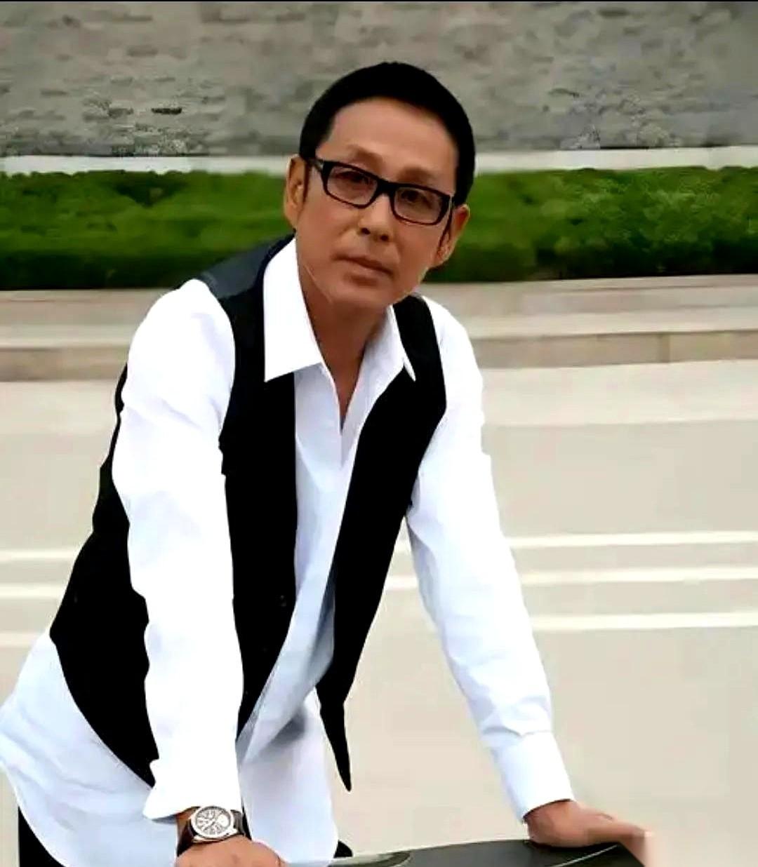 陈道明有句话，直接把家庭那点事儿给点透了。他说，别总觉得都是女人的错。一个家里