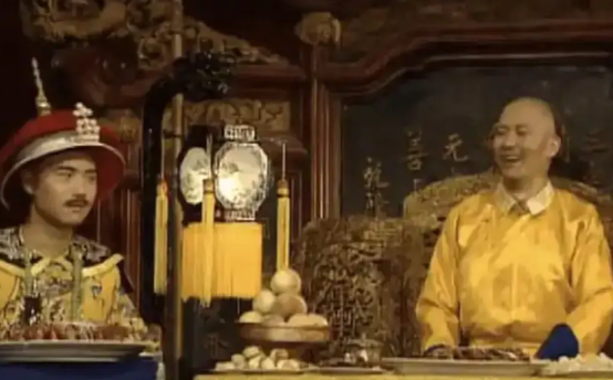 换个角度想，乾隆和嘉庆还是非常父慈子孝的！别人当皇帝，都是老皇帝驾崩，然后自