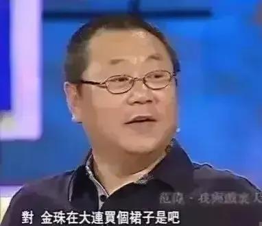 范伟年轻的时候，借给巩汉林300元买裙子，说好的2天后还钱。可是10个月过去了，