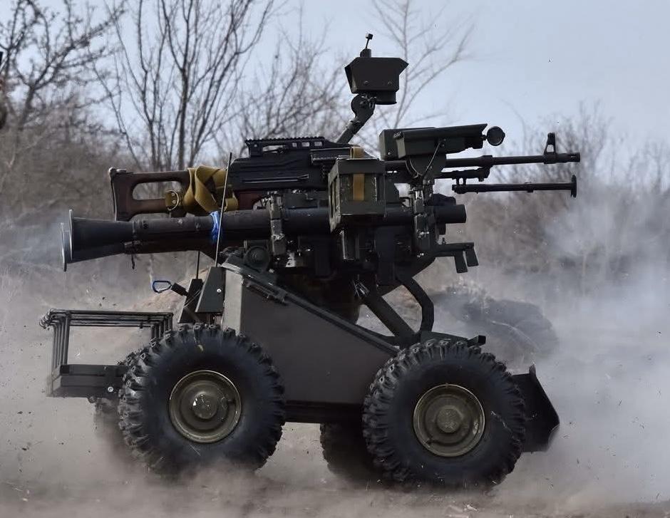 乌克兰“Gnom”战斗型无人地面车辆（UGV），配备一挺7.62毫米PKM机枪和
