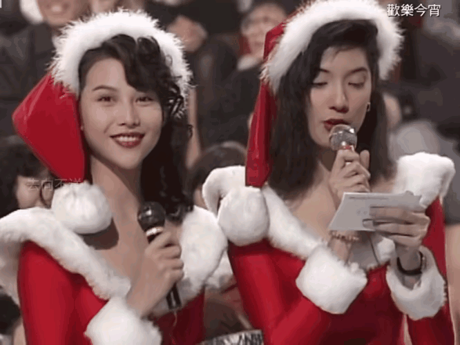 我一眼就认出蔡少芬了，青春靓丽，美到极致。她旁边的那位美女是谁呀？感觉比蔡少芬还