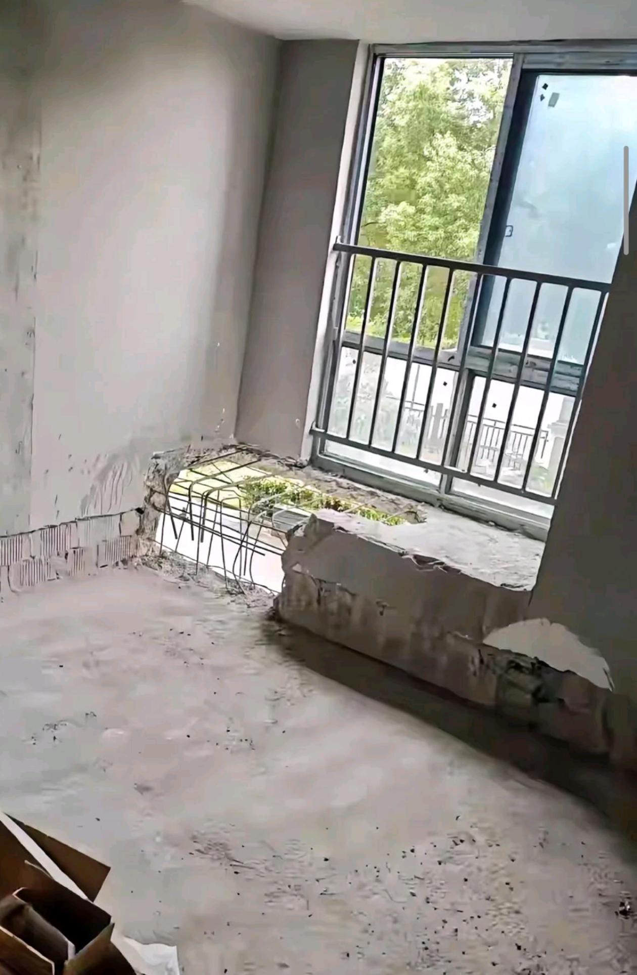 终于明白为什么一定要把飘窗砸掉了！