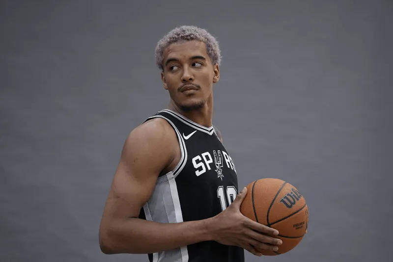 马刺对黄蜂伤病名单: 杰里米-索汉等四人确定缺阵