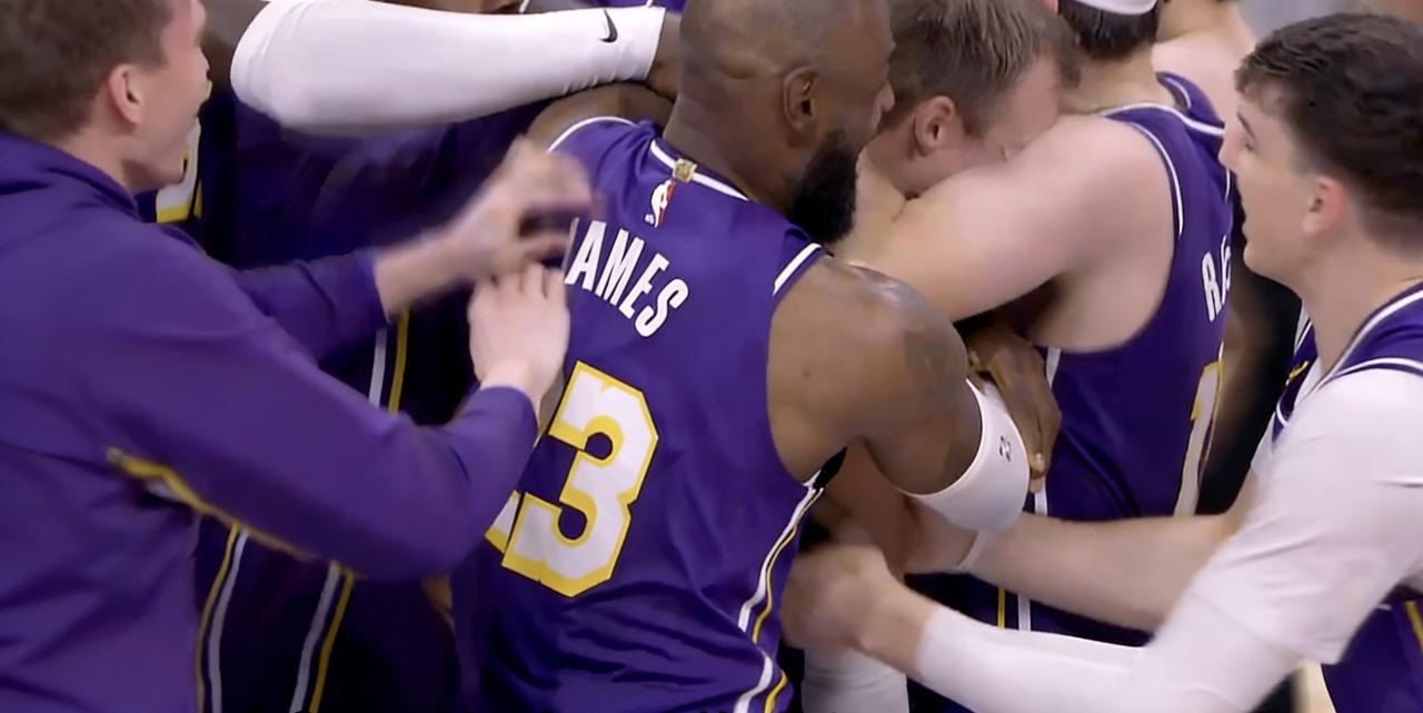 最后0.06秒，肯纳德把詹姆斯拉出会议室啊！最后4.2秒，湖人落后2分，斯玛特