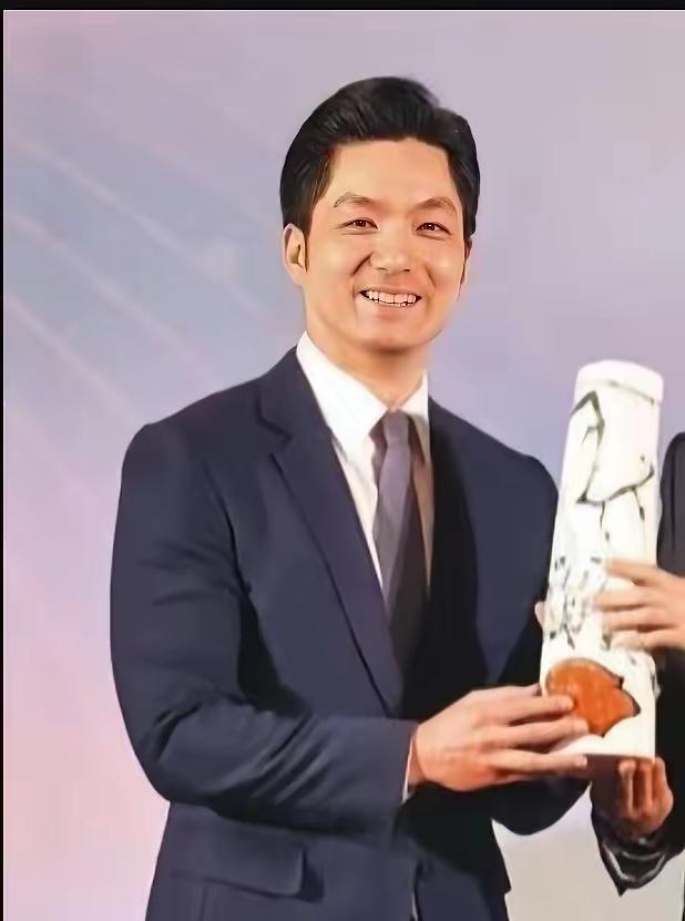 没料到蒋万安会以这样的方式让人改观！演讲短短8分钟，没有“民主、自由”的口号轰