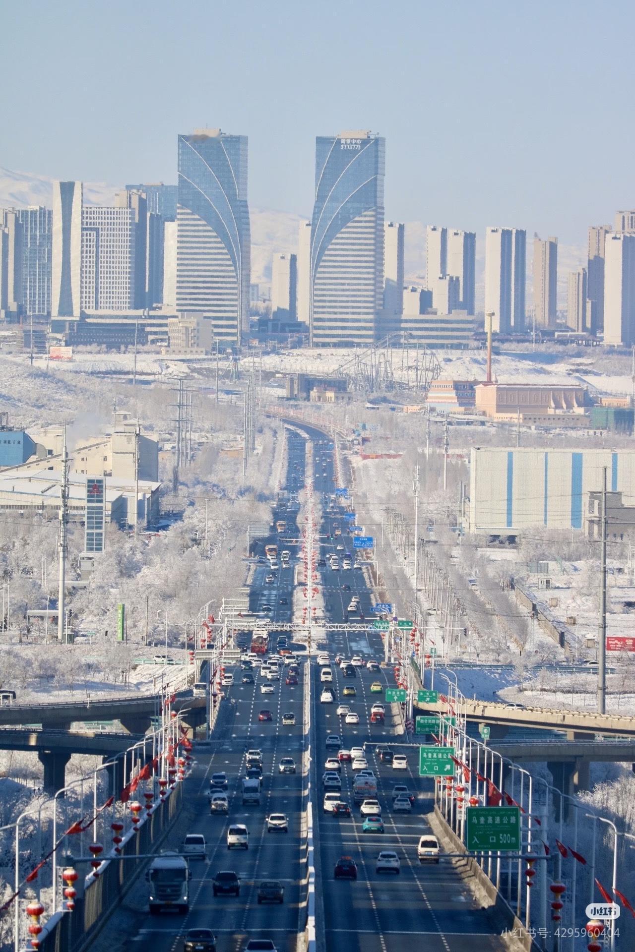 乌鲁木齐日落大道堪比广州新中轴[捂脸哭]