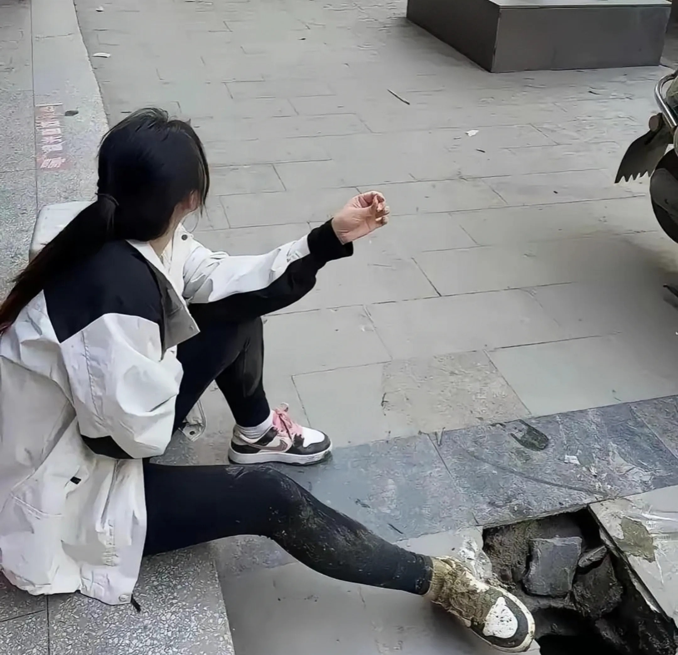 这种情况，找谁索赔？