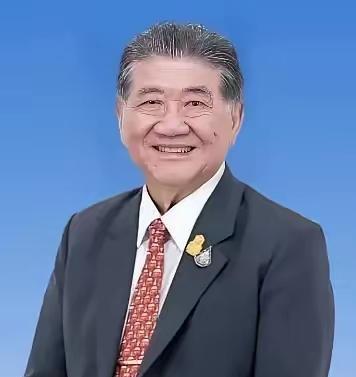 普坦，泰国的前代总理，台前看不到他了。普坦前泰国代总理，学生时代参加学生运动，