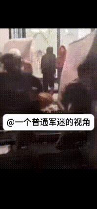 在西方的煽动下，印尼发生大规模暴乱。西方支持的NGO给印尼老百姓发钱发面包，鼓动
