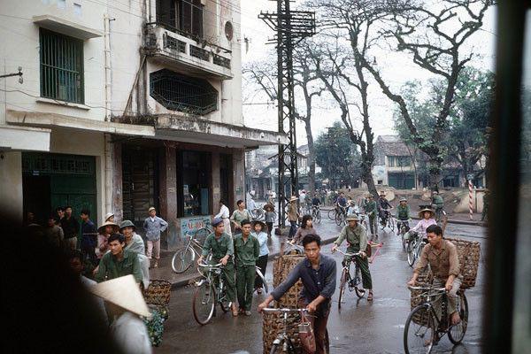 走，上班去！（1973年越南河内）