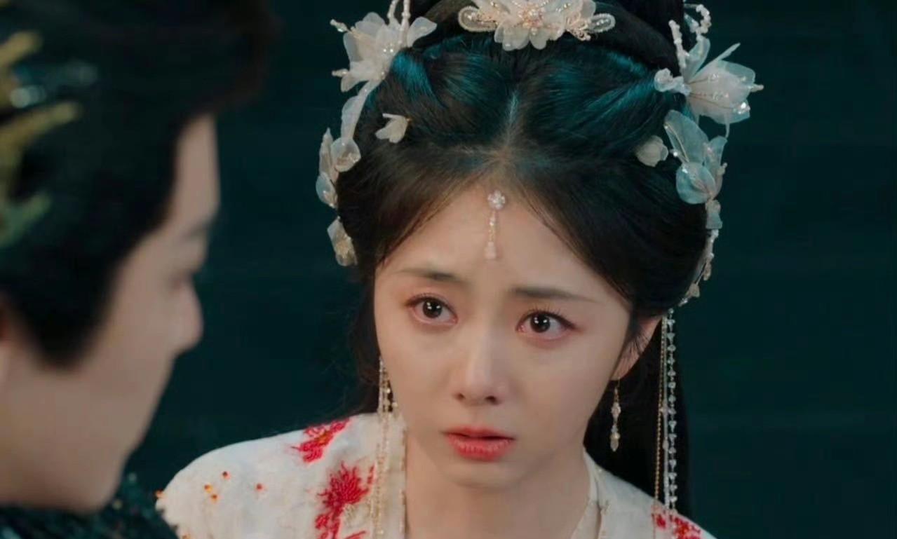 谭松韵演公主，热搜爆了。谁能想到，当年那个古灵精怪的今夏，如今成了娇憨的宁安公