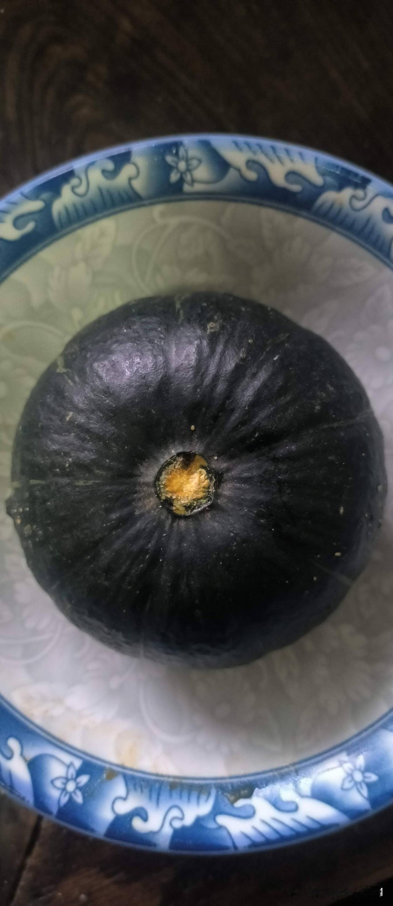 为什么这个可以带皮吃？*口感软糯：贝贝南瓜的皮相对较薄，经过蒸、煮或烤制后