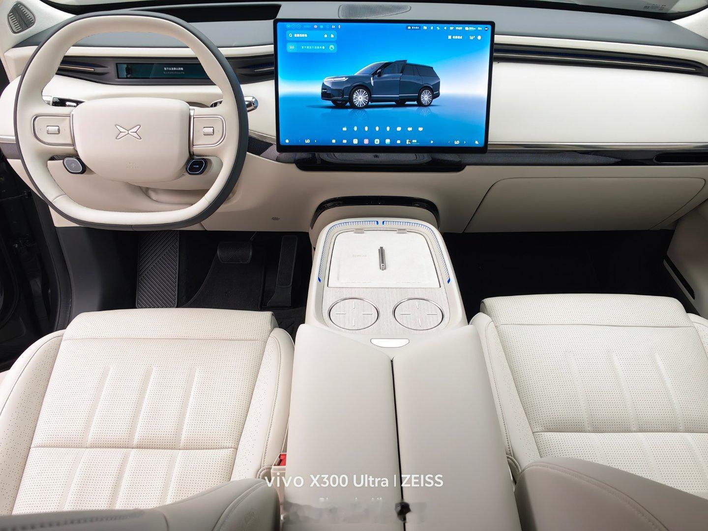 小鹏GX白色紫色内饰实拍，质感很好，白色百搭，紫色搭配紫色外观可以说绝配~小鹏G