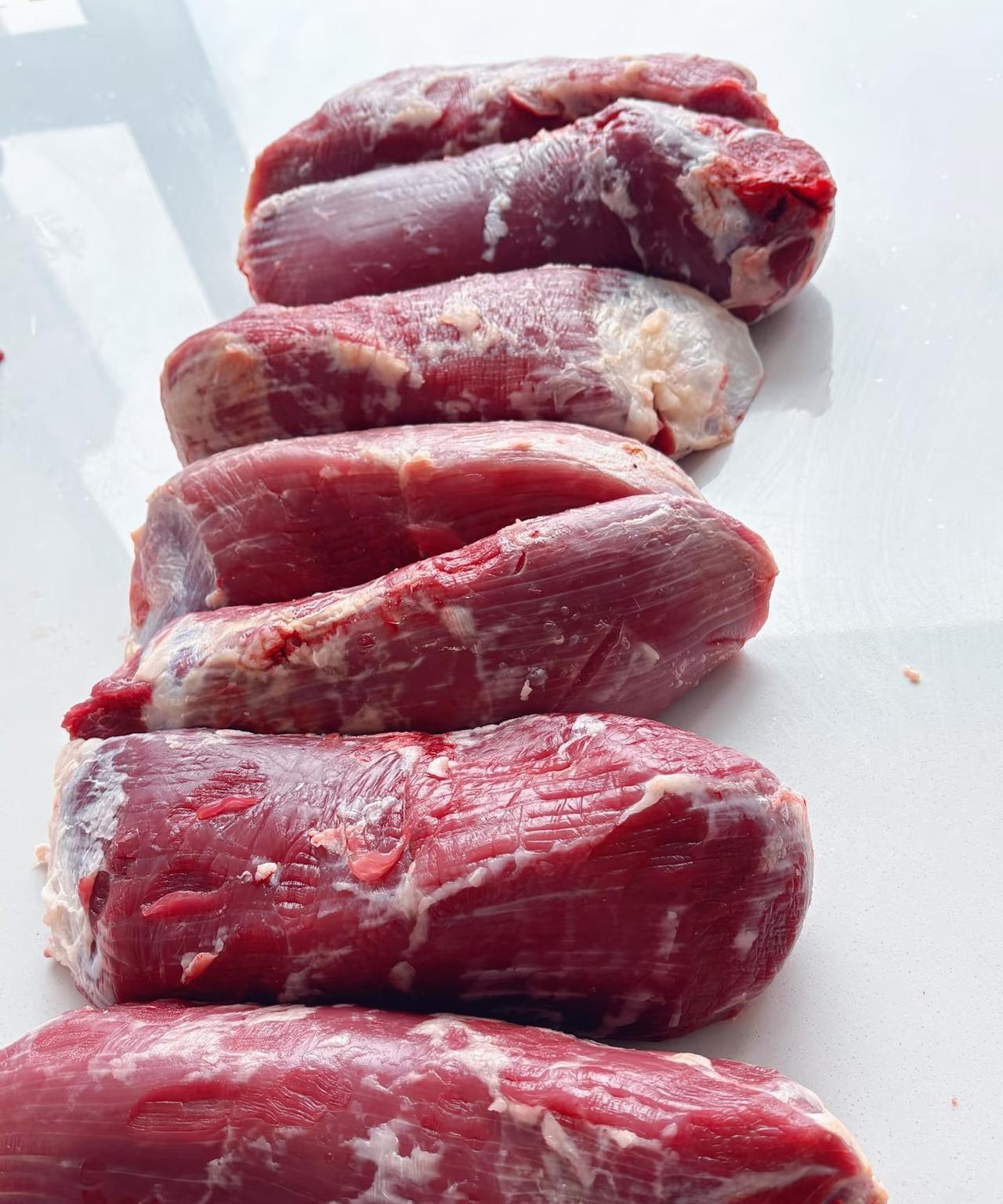 真是大怨种，这种牛肉俗称黄瓜条，不懂的人白花冤枉钱！卖肉的老板说，黄瓜条是牛最