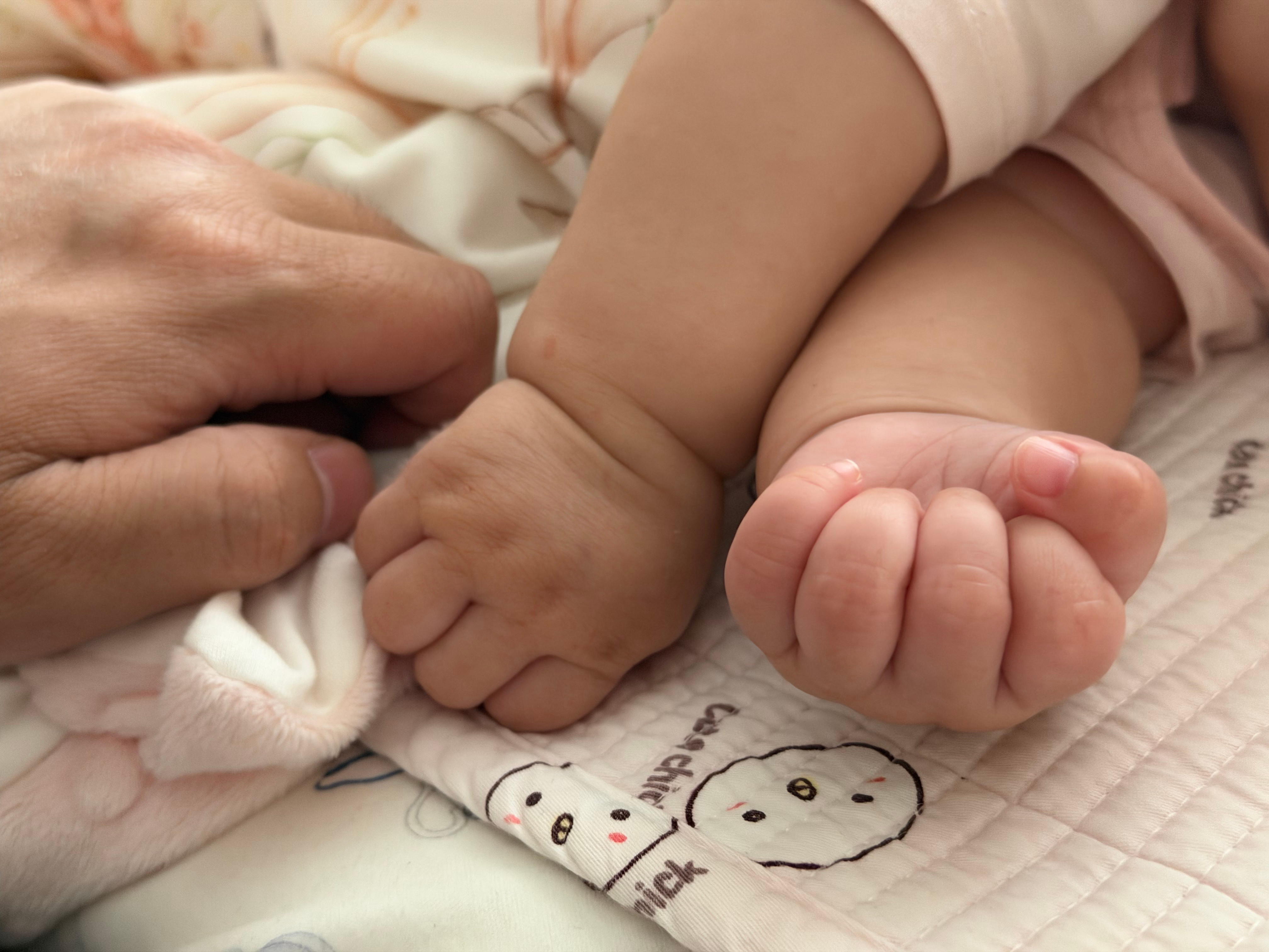 今天是奶爸阿牙～休息日就得全天候带娃了周末只是换一种方式忙碌(上班其实也挺好的)