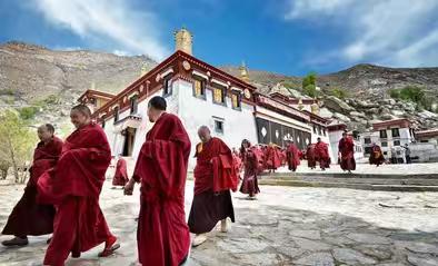 西藏的问题，唐朝整不明白，元朝整不明白，明朝也整不明白，但是硬是让清朝给整明白了