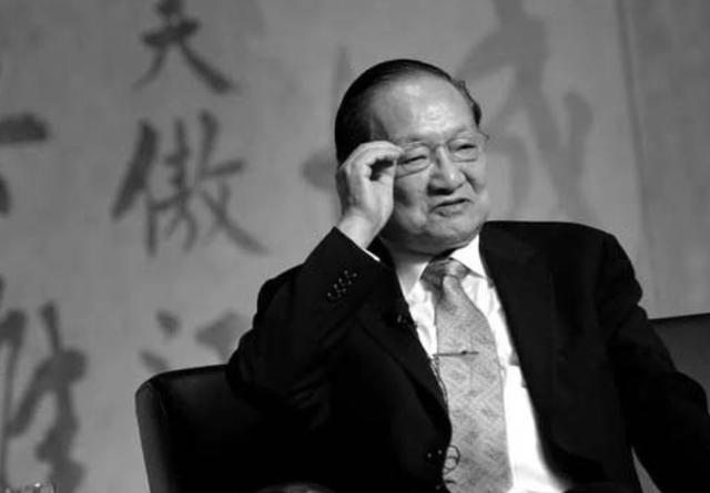 1963年，金庸嘲讽中国造原子弹：有这钱不如多做几条裤子穿，陈毅元帅听闻后的回复