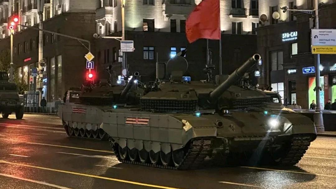 许多人担泽连斯基对俄罗斯5月9日红场阅兵进行破坏。乌克兰目前有对红场阅兵破坏的能