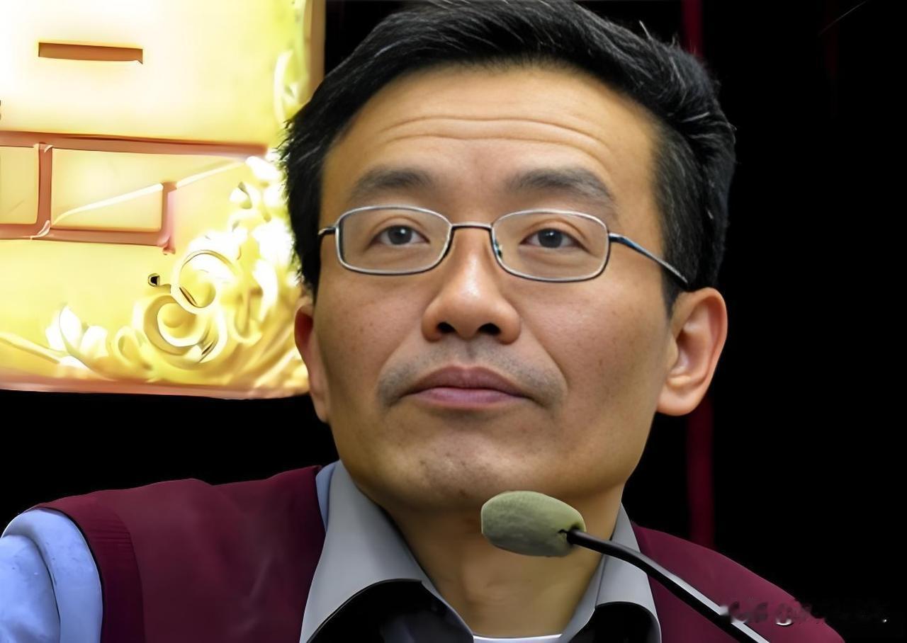 复旦大学有个教授叫王德峰，一句话就把窗户纸捅破了。他说我们进入了一个“互相防