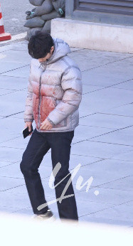 不知道肖战的比例很曼妙果然在绝对美貌面前，研究什么穿搭都是白搭，逆天比例真的复