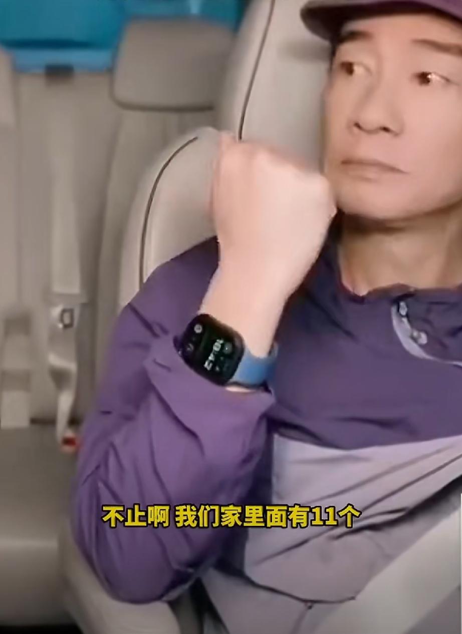陈小春说：“我们家里面有11个孩子，其中，有三个哥哥和三个姐姐，是我爸爸和妈妈没