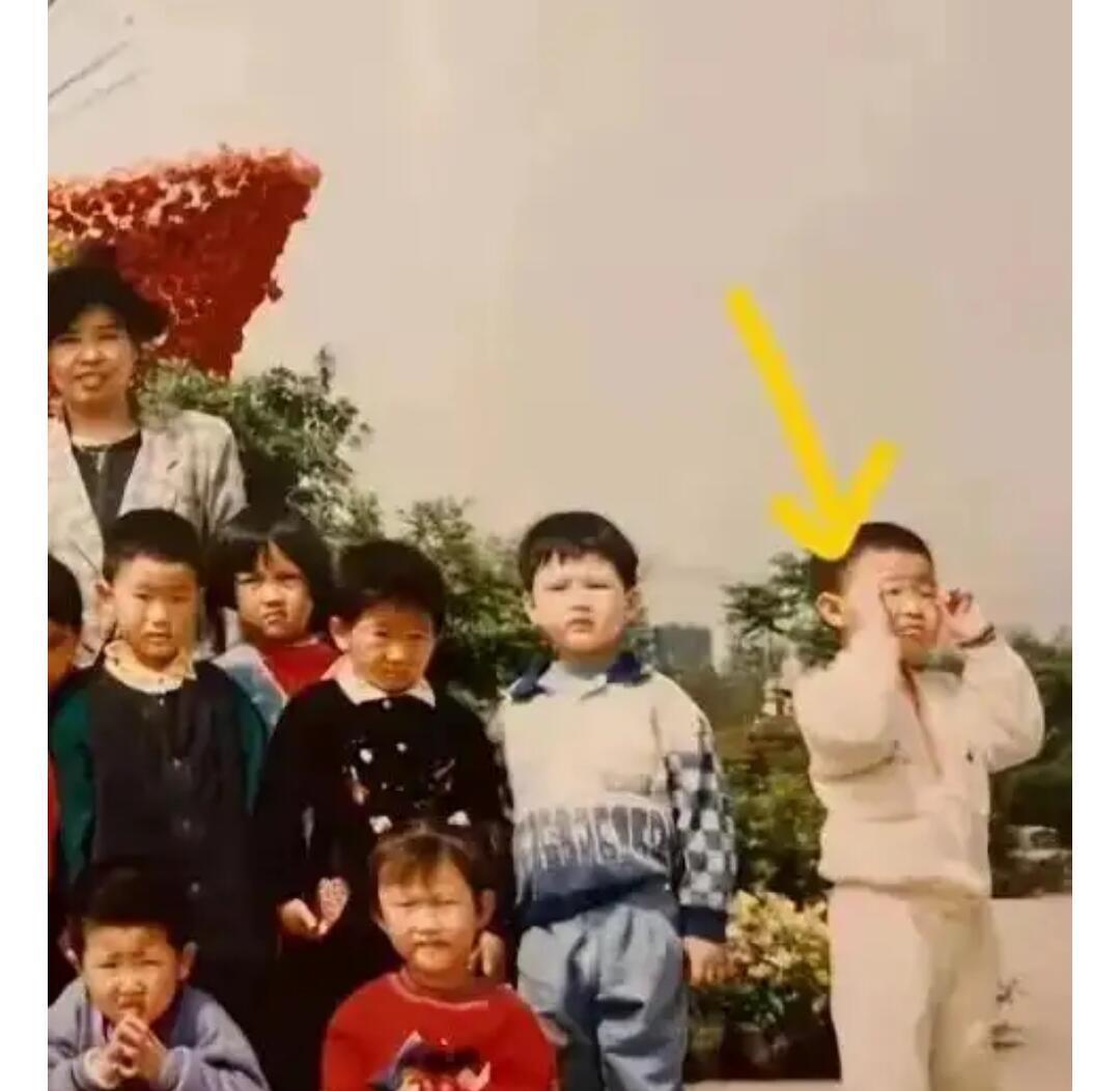 韦东奕从小都与众不同，在数学界真是超级的厉害，研究成果和成绩都是顶尖水平了！从