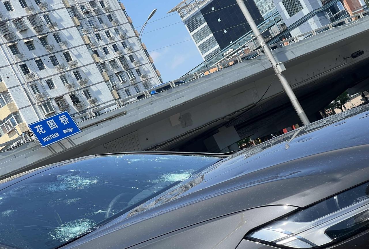 北京花园桥4S店偶遇冰雹车