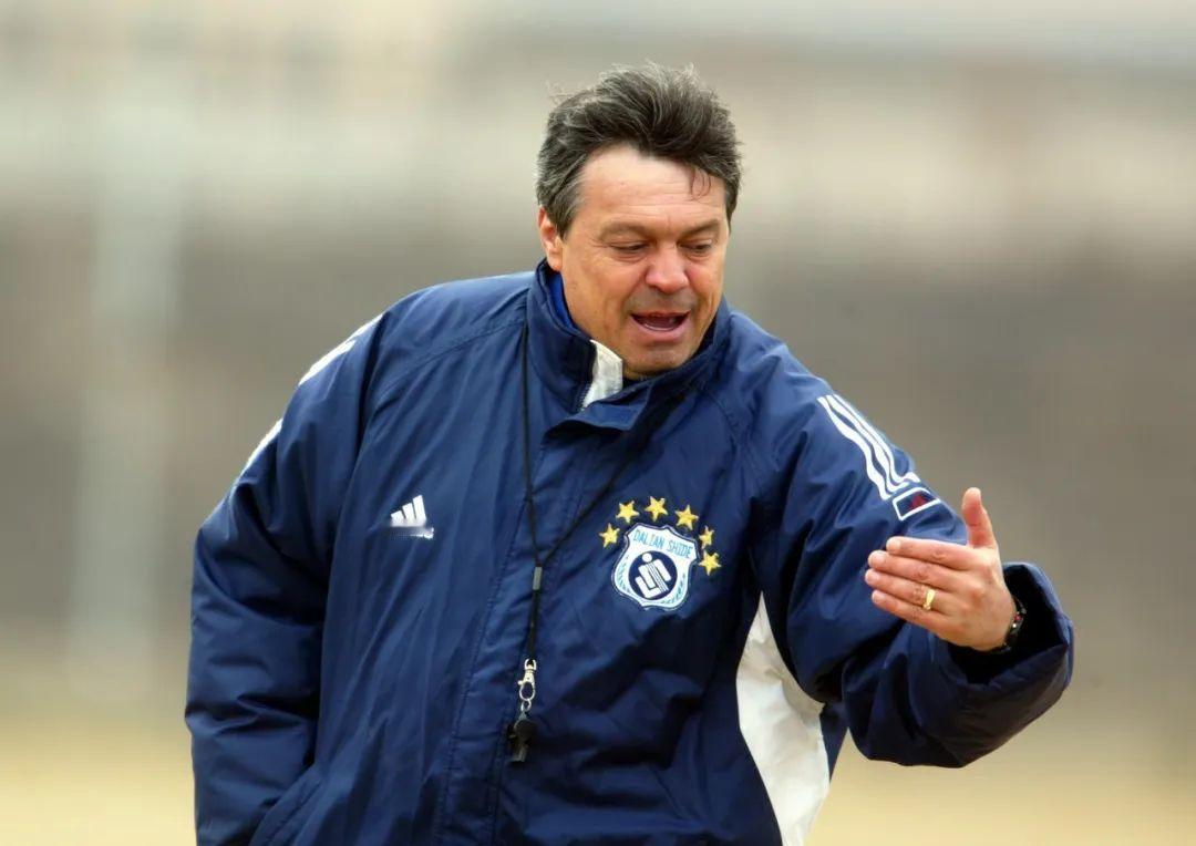 老球迷还记得科萨吗？最新消息，前武汉红桃K、大连实德、陕西产霸的主教练科萨诺维