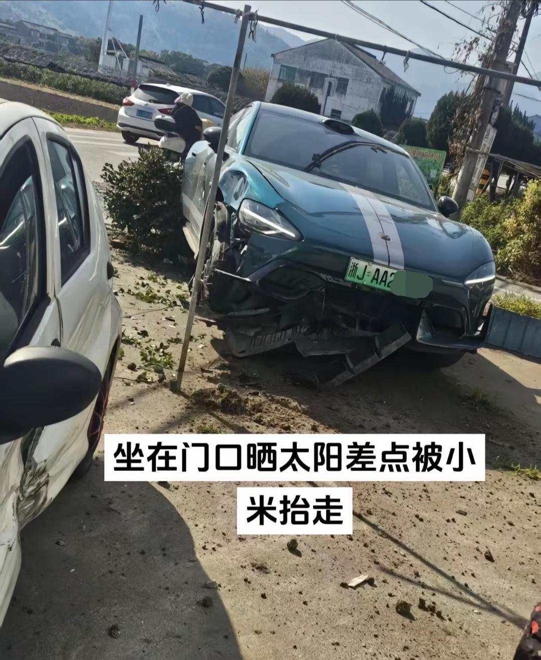 浙江，网友发视频吐槽:人在家门口坐，祸从天上来，要不是当时没有打盹，就差点给自己