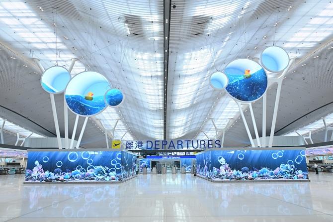 5月27日，香港国际机场2号航站楼开放，15家航空公司迁入运营。2号航站楼有15