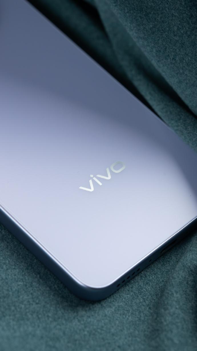 vivoY500这次确实挺实在的！⚡️续航很强——搭载8200mAh超
