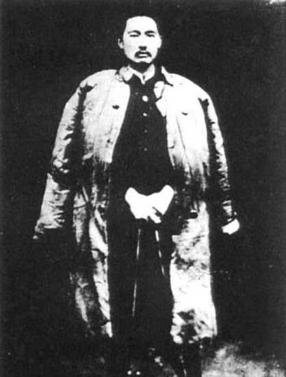 1937年3月，陈昌浩的警卫员康海生装扮成叫花子外出侦察，半路上碰到马家军骑兵盘