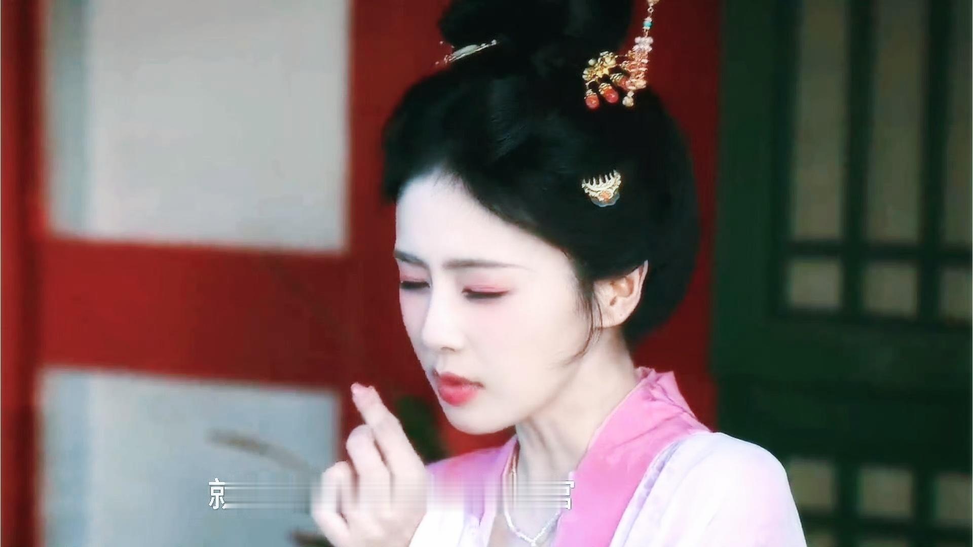 昨天奔跑吧，我发现白鹿真的是偏科严重，凡是语言文学方面的游戏，她都是神！以前的生