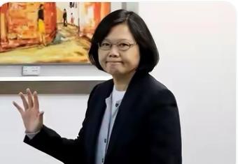 日本新首相高市早苗上台后公开表示:在她的心目里，世界上只有二位女性是伟大的！一位