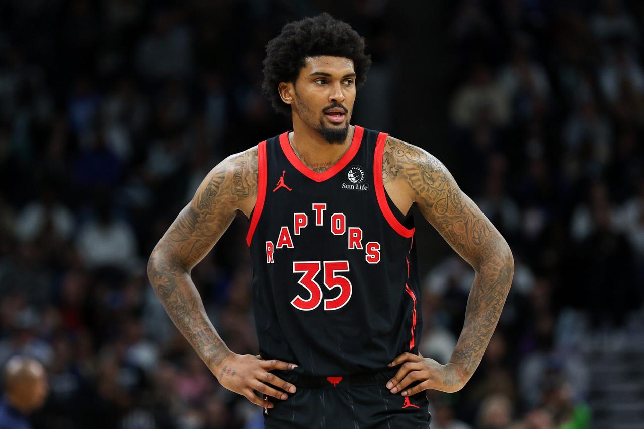 胡金秋迎来了新的贤内助！这次当季后赛正式开打之后，他不用在赛场上再度唱独角戏了。