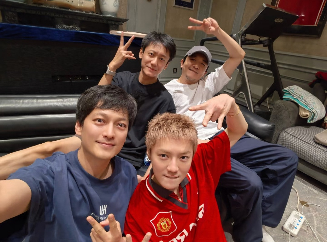 鹿晗我哥哥自律到在家也跑步
