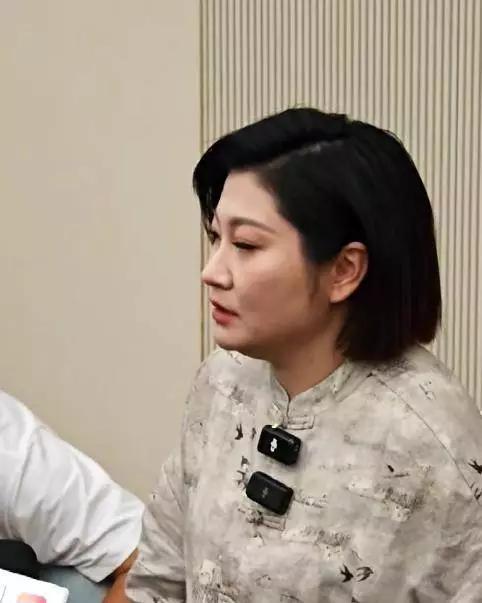 谁能想到五年前在泰国悬崖下捡回一条命的王暖暖，如今还要为离婚跟那个推她下去的男