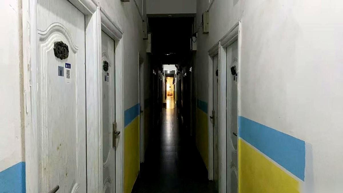 揣着1500块钱想在深圳租个体面的房？我昨天差点被中介小哥的电动车，颠碎在这个